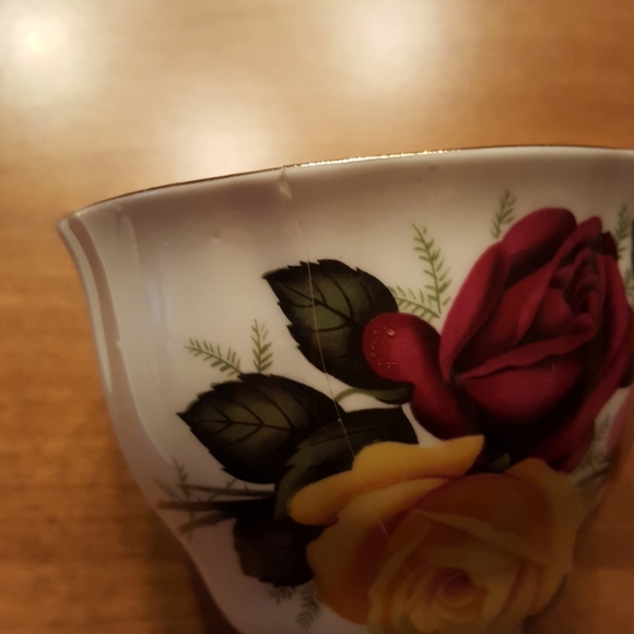 Royal Imperial bone china tea cup - Picture 5 of 5